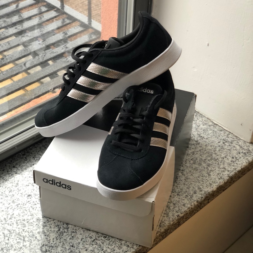 BRAND NEW Adidas Women’s VI Court 2.0 Shoe